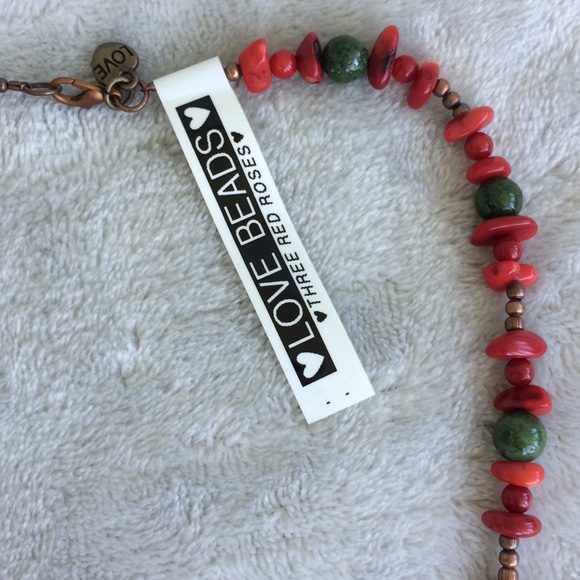 Three Red Roses necklace - Picture 3 of 3